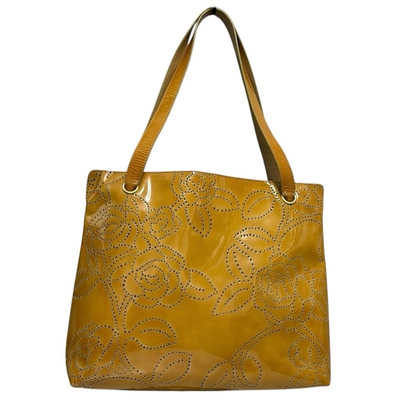 CHANEL Perforated Camellia Patent Leather Tote - Picture 4 of 16